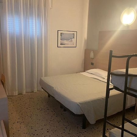 Hotel Veliero Rimini Kültér fotó