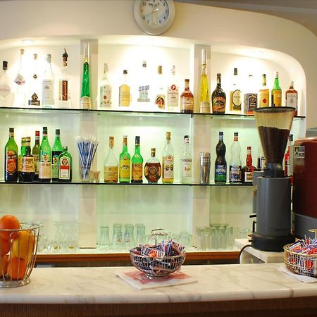 Hotel Veliero Rimini Kültér fotó