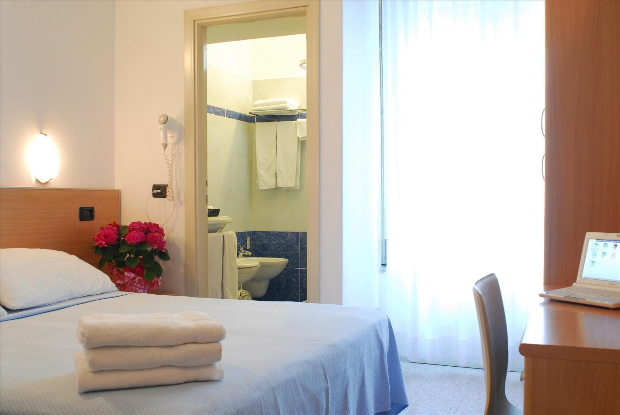 Hotel Veliero Rimini Kültér fotó