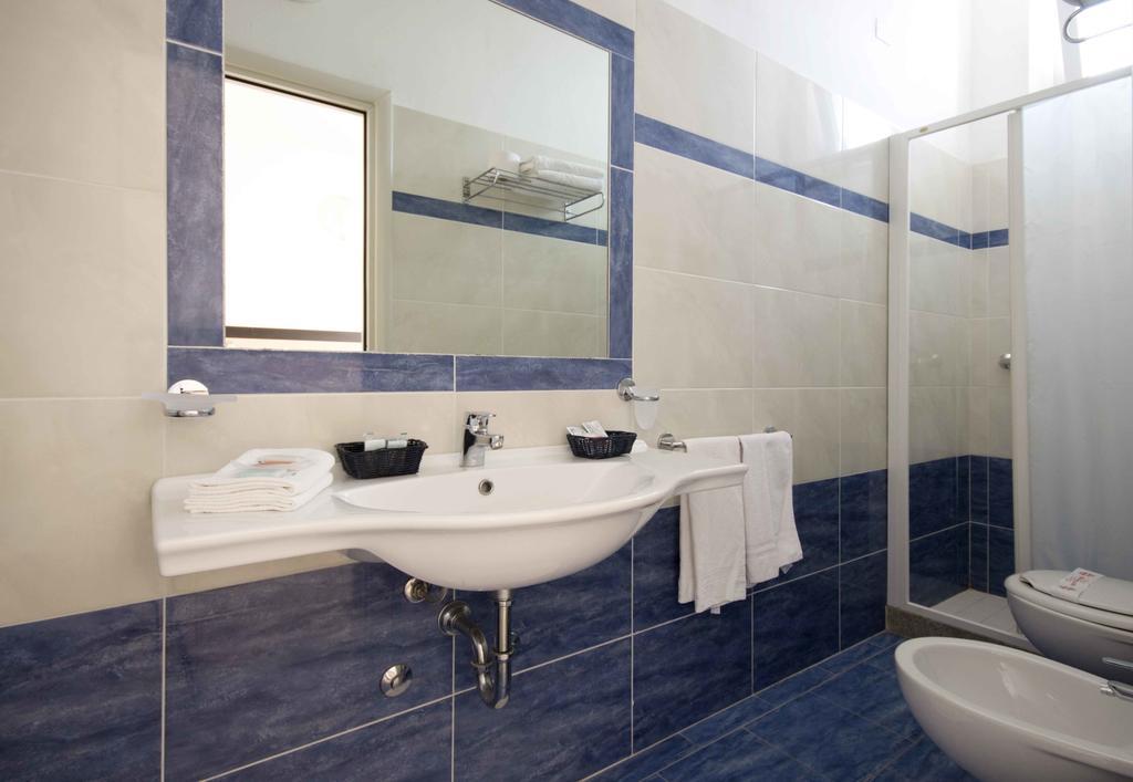 Hotel Veliero Rimini Szoba fotó