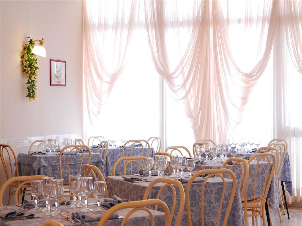 Hotel Veliero Rimini Kültér fotó