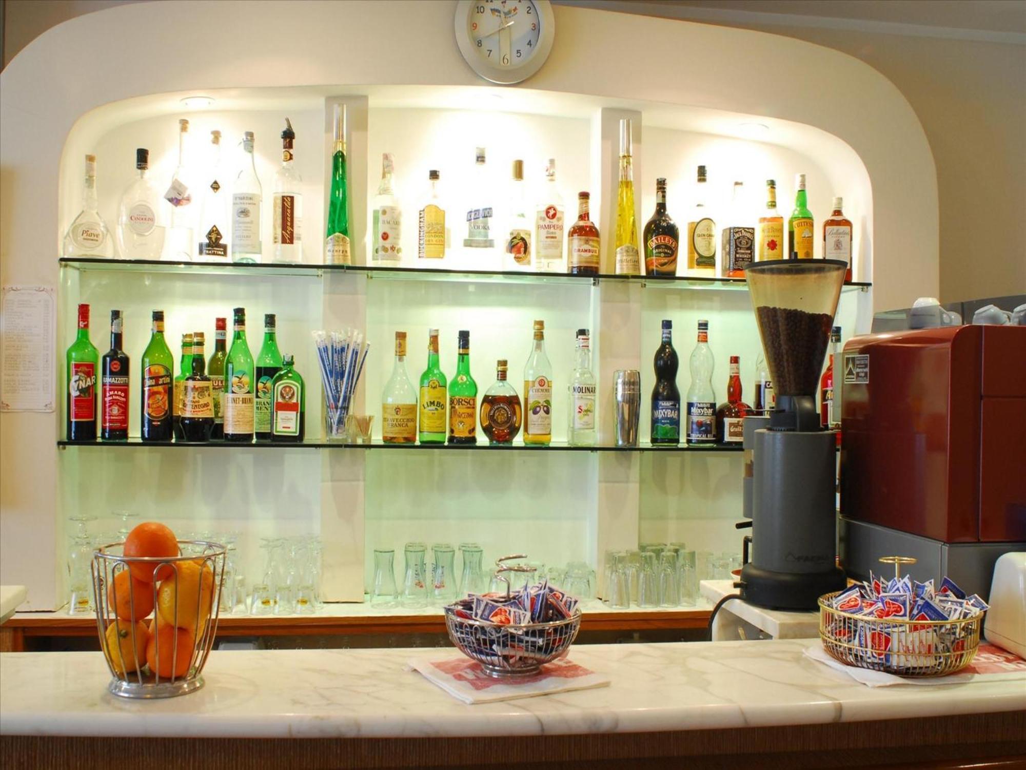 Hotel Veliero Rimini Kültér fotó