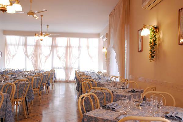 Hotel Veliero Rimini Kültér fotó