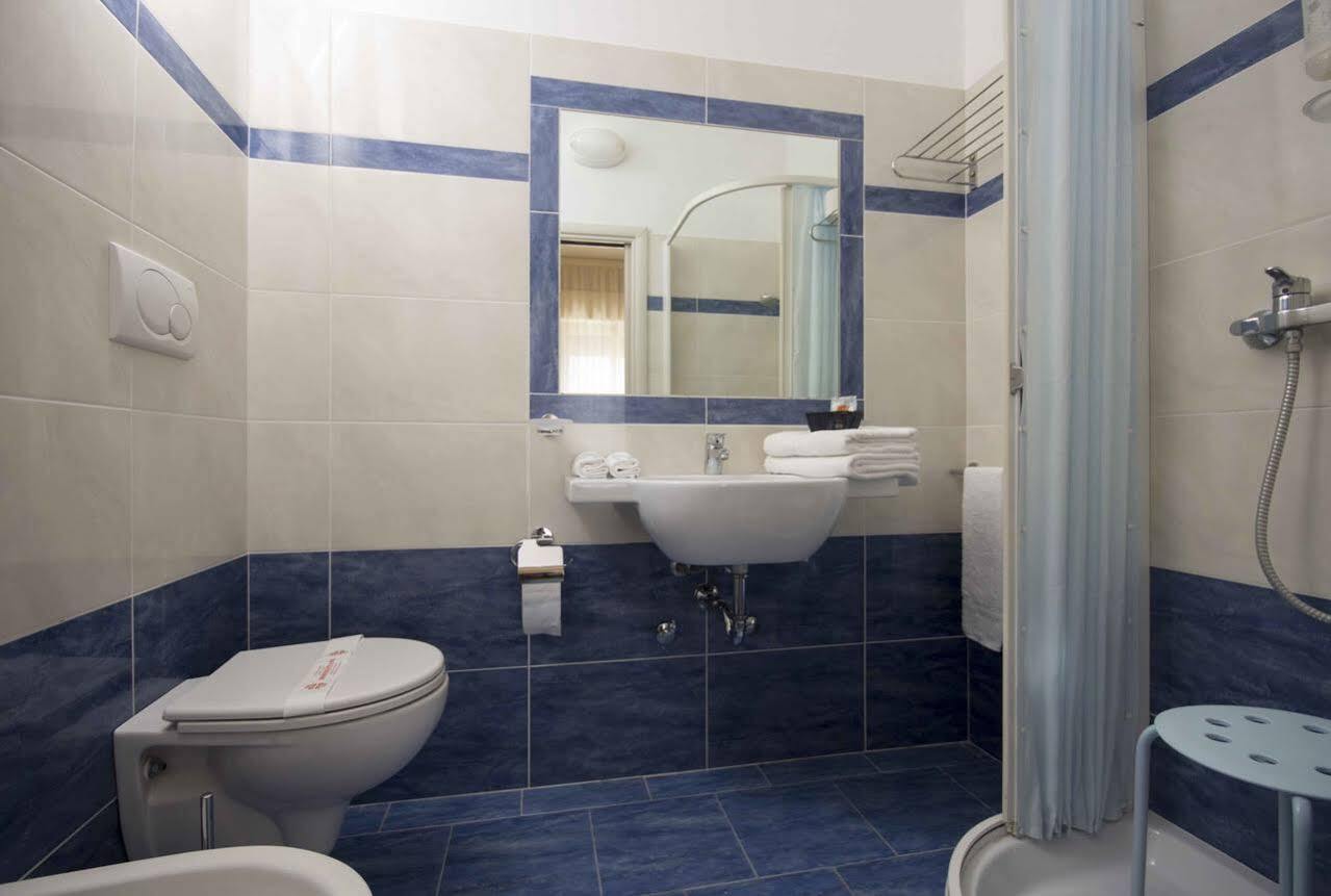 Hotel Veliero Rimini Kültér fotó