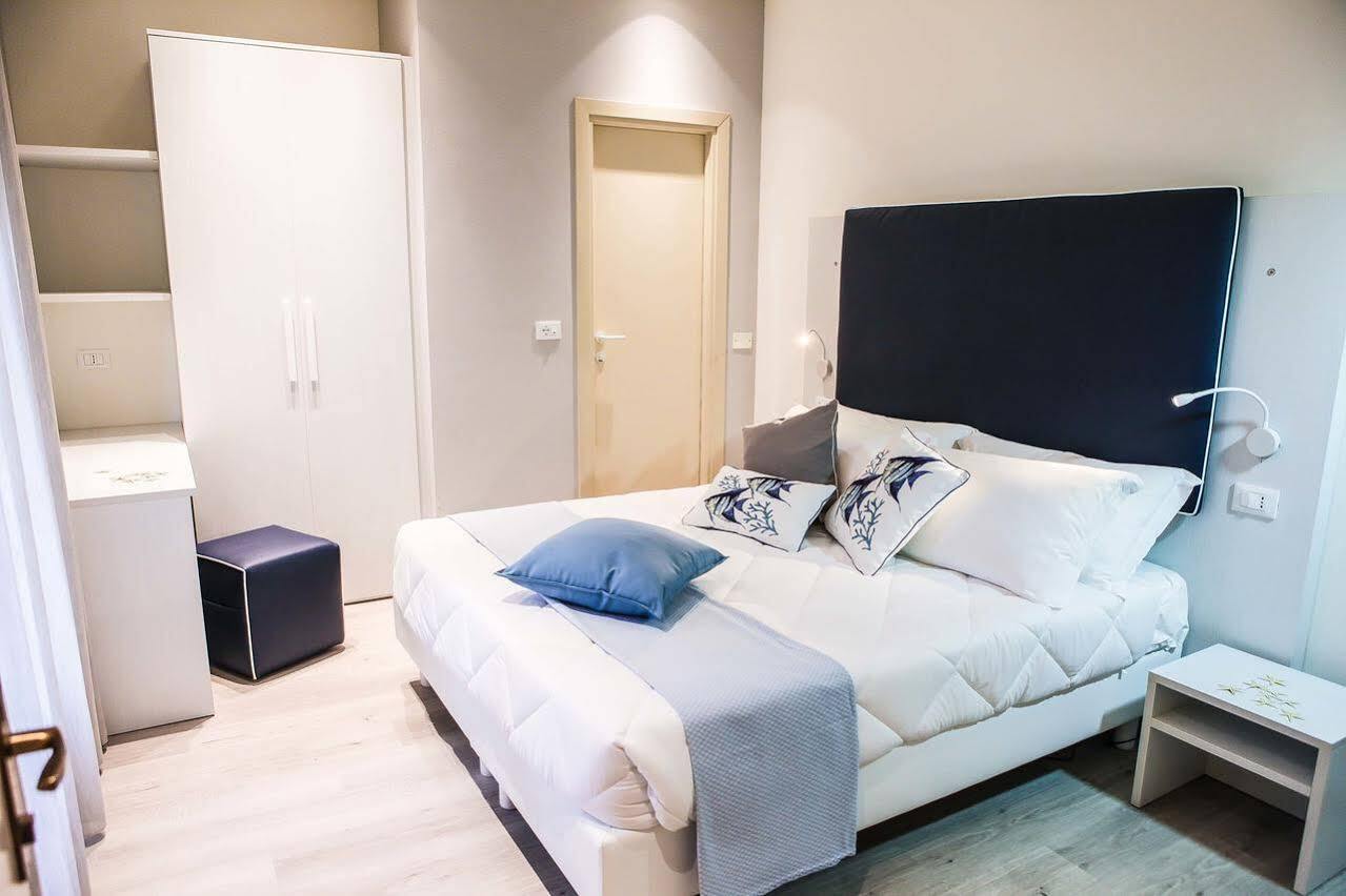 Hotel Veliero Rimini Kültér fotó