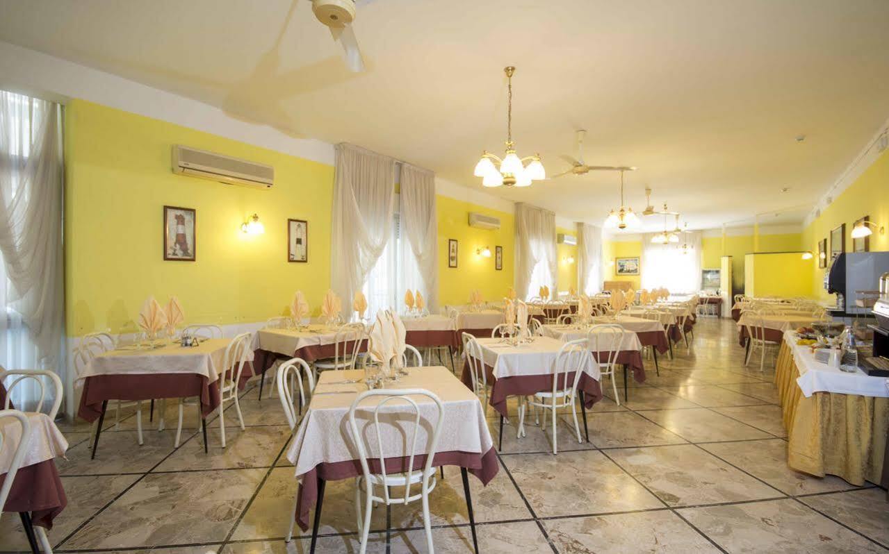 Hotel Veliero Rimini Kültér fotó