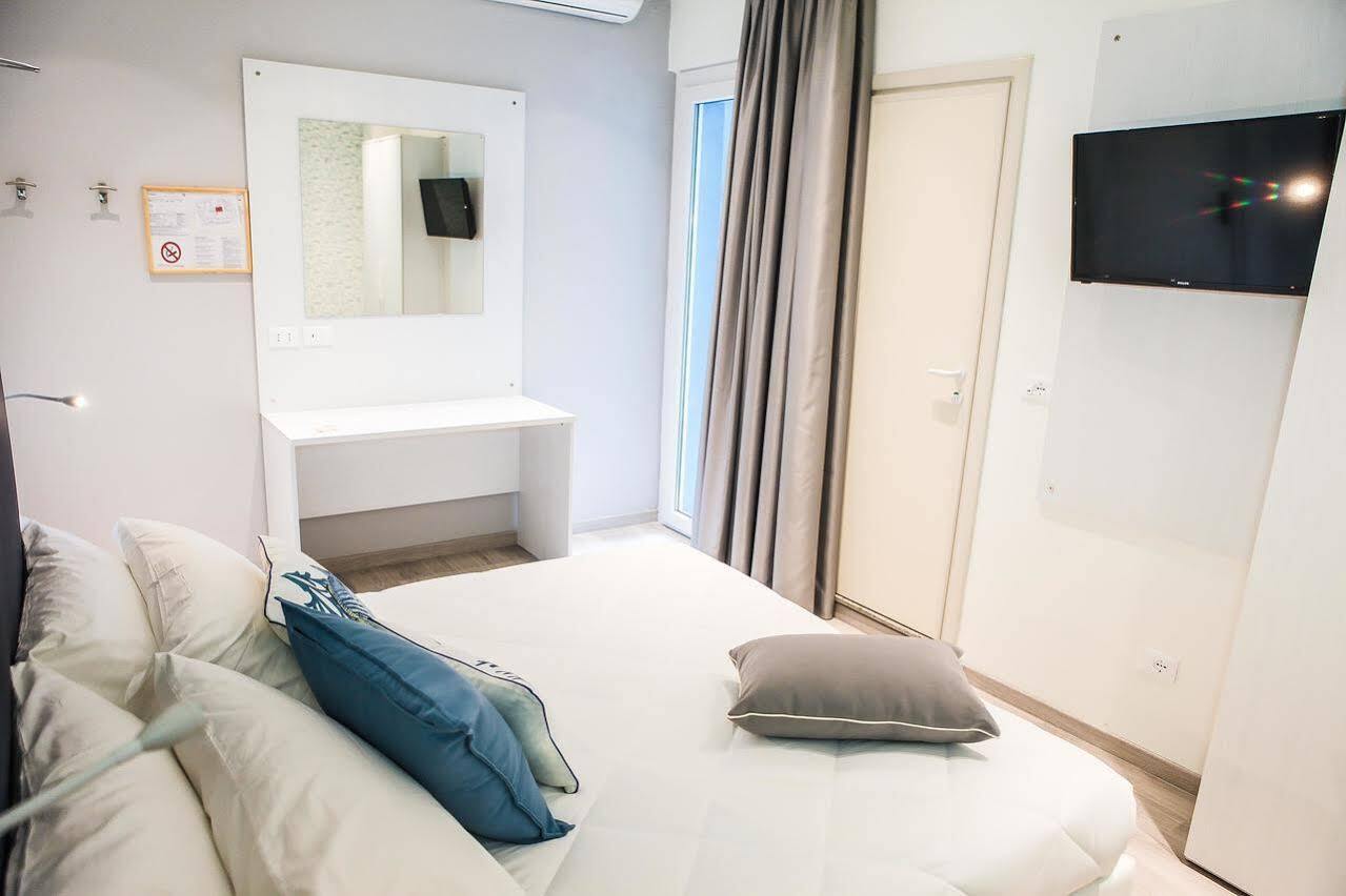Hotel Veliero Rimini Kültér fotó